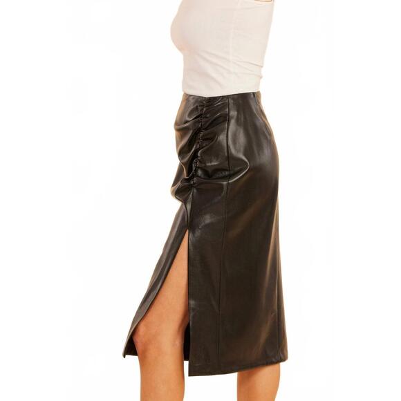 NEW DOLCE CABO faux leather ruched side slit skirt in black - Picture 3 of 5